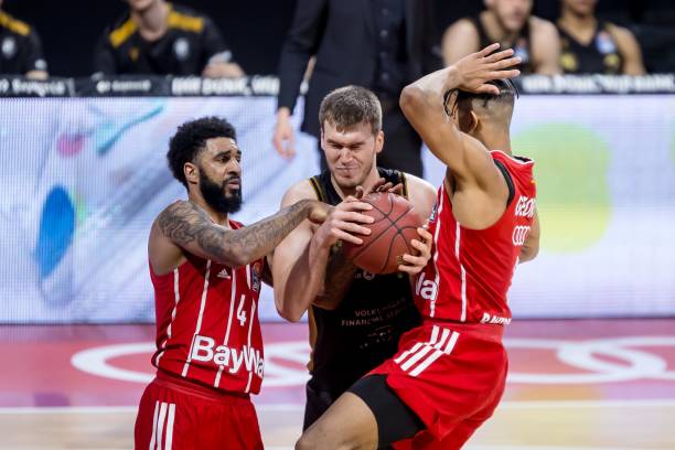 转会中依然 转会中依然